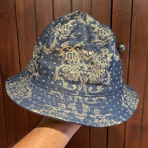 True religion bucket hat - Picture 3 of 8